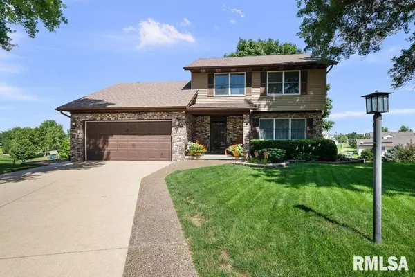 208 SHAWNEE CT, Eldridge, IA 52748