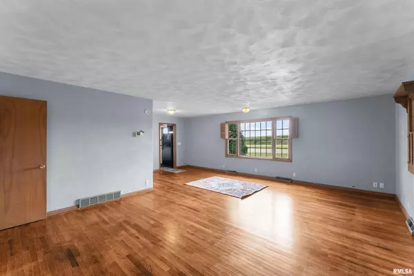 De Witt, IA 52742,2497 340TH AVE