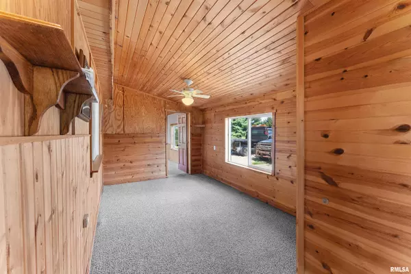 De Witt, IA 52742,2497 340TH AVE