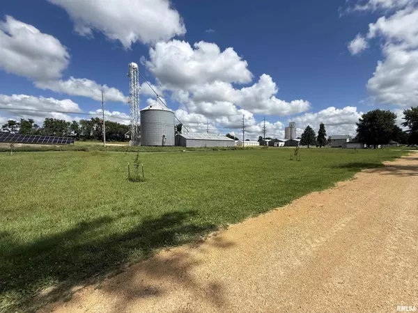 Calamus, IA 52729,104 Creek RD