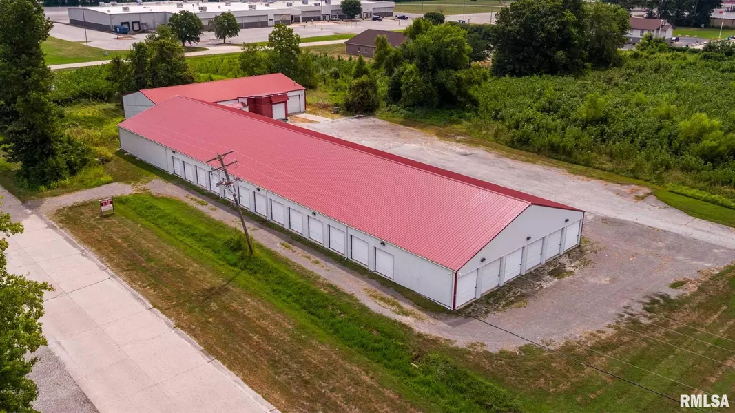 2672 Ken Gray BLVD, West Frankfort, IL 62896