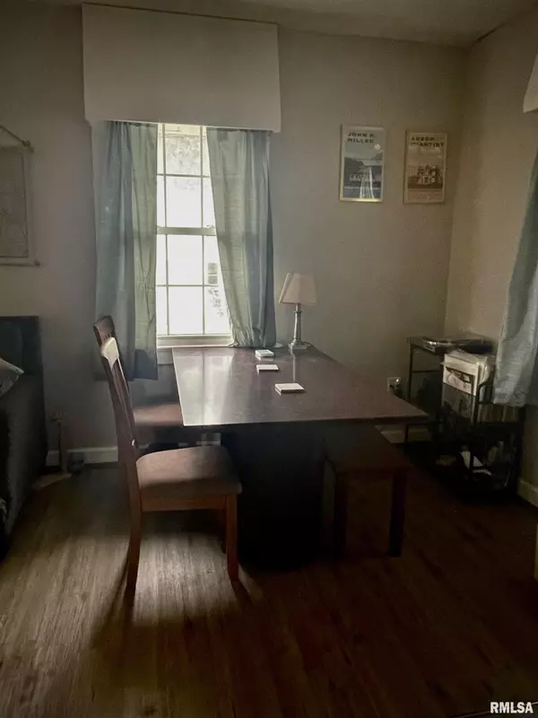 Vienna, IL 62995,617 N 4TH ST