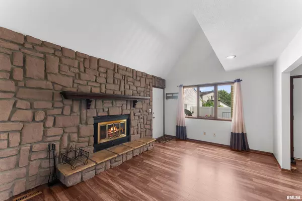 Bettendorf, IA 52722,3075 WILLOWWOOD DR