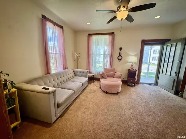 Muscatine, IA 52761,1514 E 5TH ST