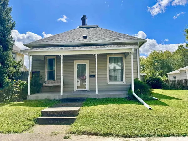1514 E 5TH ST, Muscatine, IA 52761