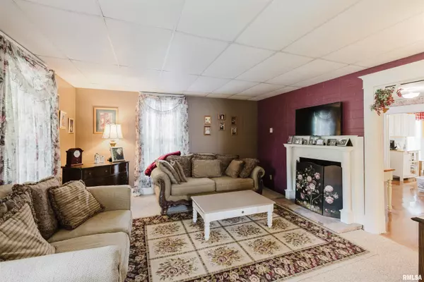 Carterville, IL 62918,816 N DIVISION ST