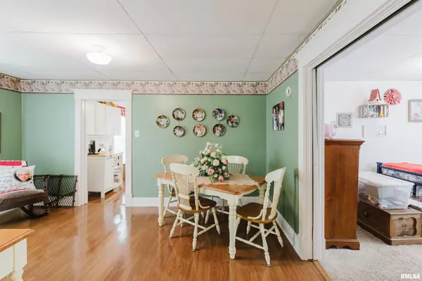 Carterville, IL 62918,816 N DIVISION ST