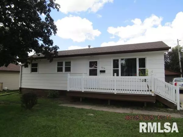 1214 N ELMWOOD AVE, Davenport, IA 52804