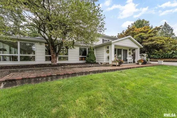 3 WILSON DR, Muscatine, IA 52761