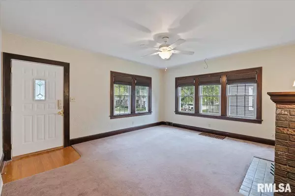 Moline, IL 61265-2216,2218 11TH AVE