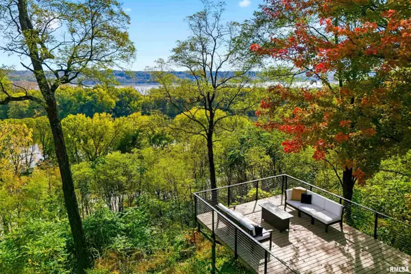 Bettendorf, IA 52722,25865 VALLEY DR