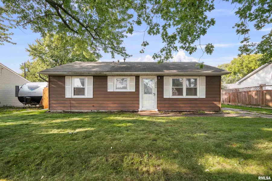 2806 W 67TH ST, Davenport, IA 52806