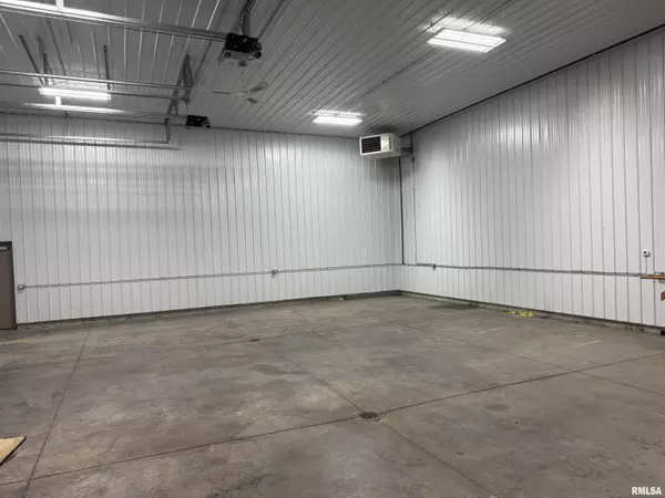 Le Claire, IA 52753,2294 TRENT ST