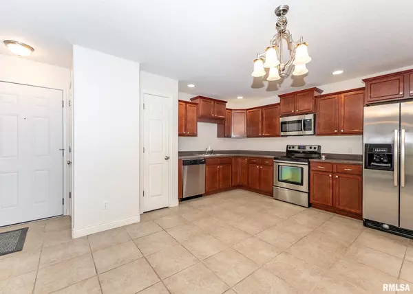 Bettendorf, IA 52722,4086 CREEK HILL DR