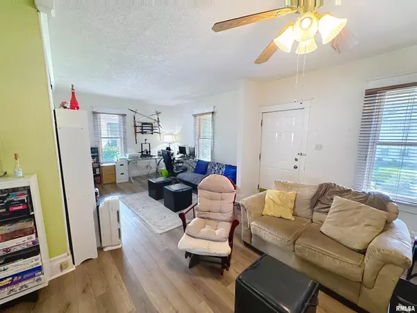 Moline, IL 61265-1825,1815 17TH AVE