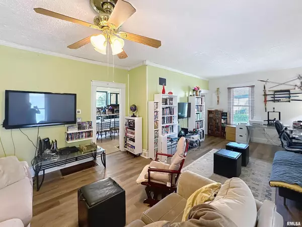 Moline, IL 61265-1825,1815 17TH AVE