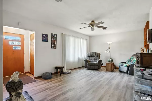 Blue Grass, IA 52726-9734,707 N MISSISSIPPI ST