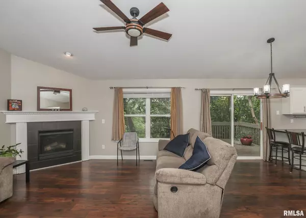 Davenport, IA 52804,1438 N ZENITH AVE