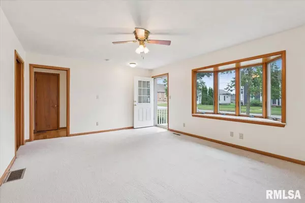 Fulton, IL 61252,411 15TH AVE