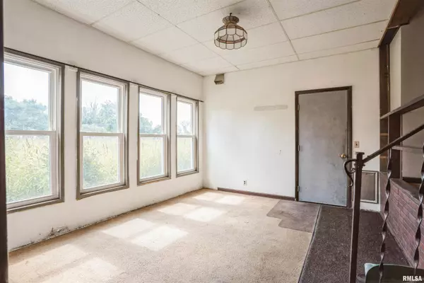 East Moline, IL 61244,308 163RD Street North