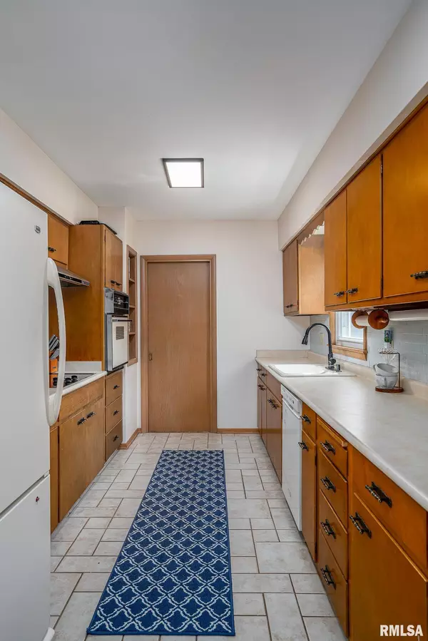 Davenport, IA 52804,2417 W 18TH ST