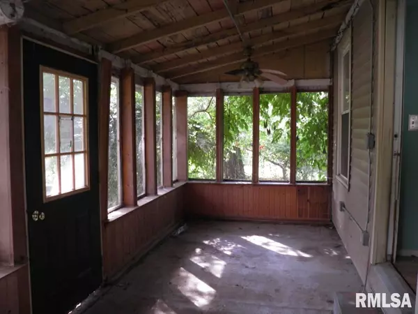 Cordova, IL 61242,110 S 8TH ST