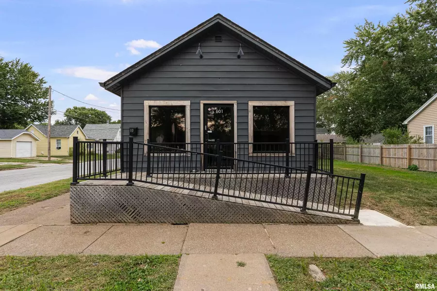 601 S CONCORD ST, Davenport, IA 52802