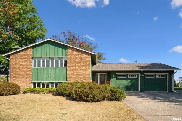 210 16TH PL, Camanche, IA 52730