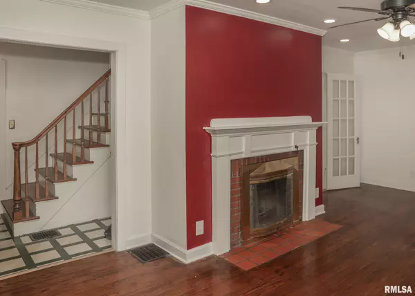 Silvis, IL 61282,421 10TH Street A