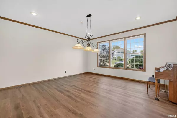 Davenport, IA 52807,2919 E 44TH CT