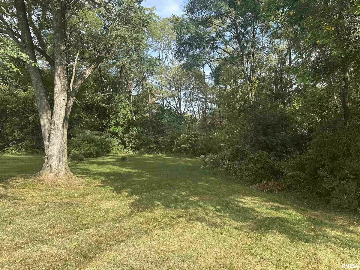 Le Claire, IA 52753,601 MAY ST