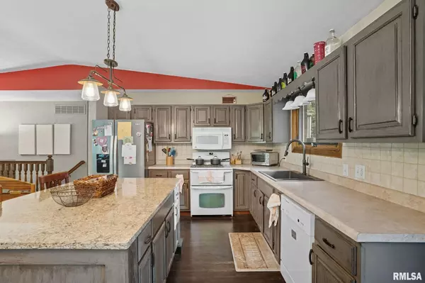 Coal Valley, IL 61240,15 FORESTVIEW DR