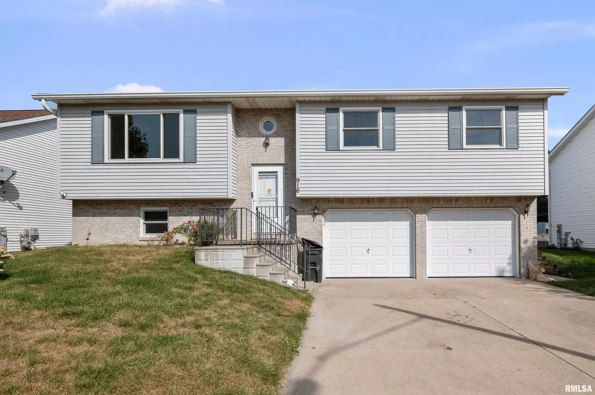 Colona, IL 61241,916 ASH DR