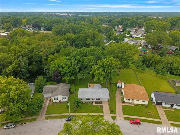 Bettendorf, IA 52722,1337 GOLDEN VALLEY DR