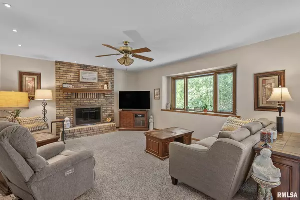 Bettendorf, IA 52722,1455 PRAIRIE VISTA DR