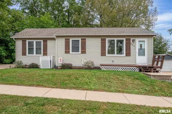 305 S 8TH ST, Le Claire, IA 52753