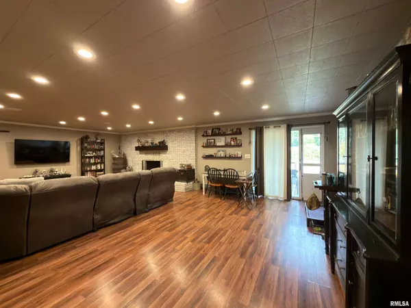 Carmi, IL 62821,117 MARSHALL PL