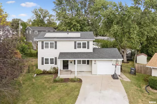 2821 HILLSIDE CT, Bettendorf, IA 52722