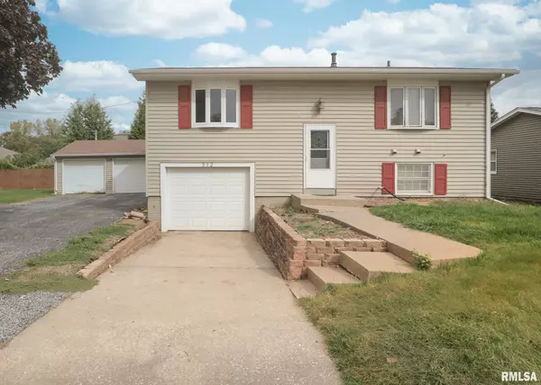 512 W 16TH AVE, Coal Valley, IL 61240