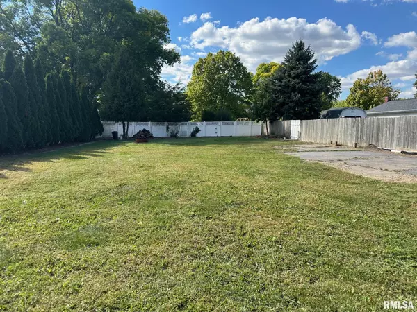 1424 23RD ST, Bettendorf, IA 52722