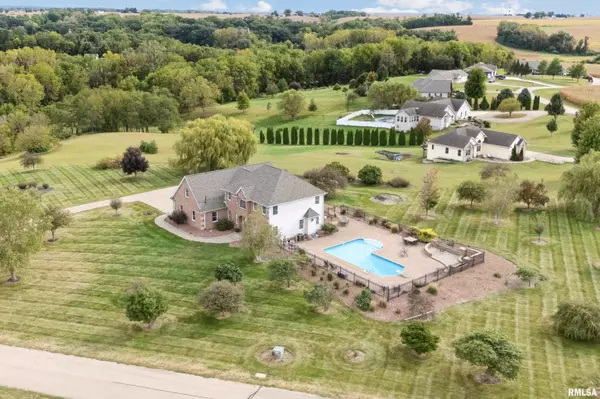 601 Green Hills DR, Clinton, IA 52732