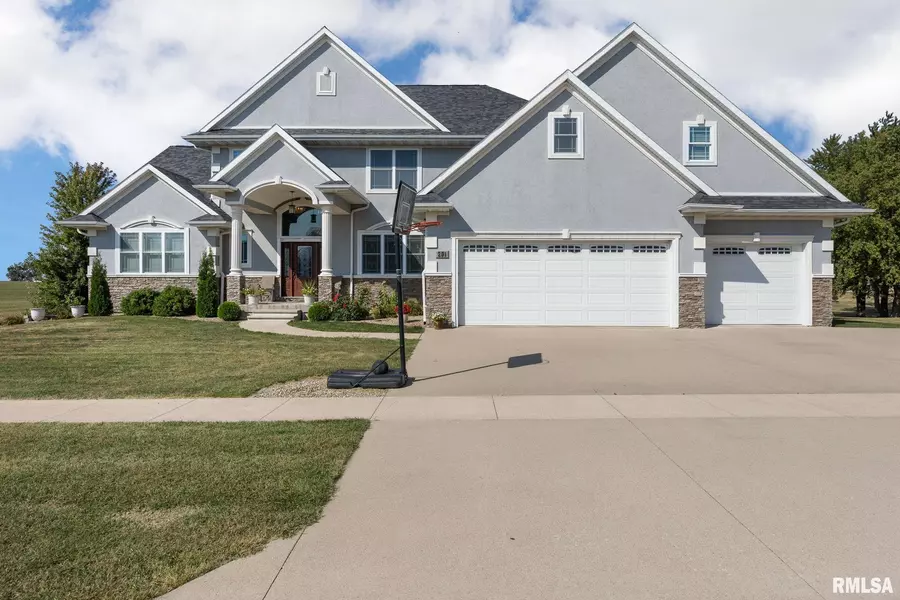 201 Sand Trap CIR, Tipton, IA 52772