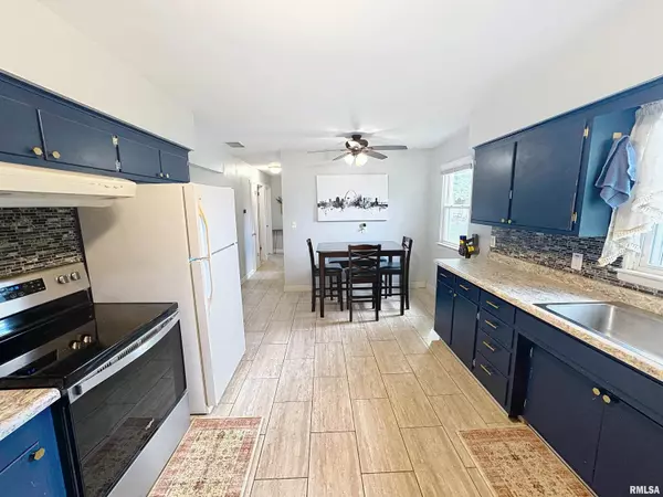 Coal Valley, IL 61240,132 E 5TH ST