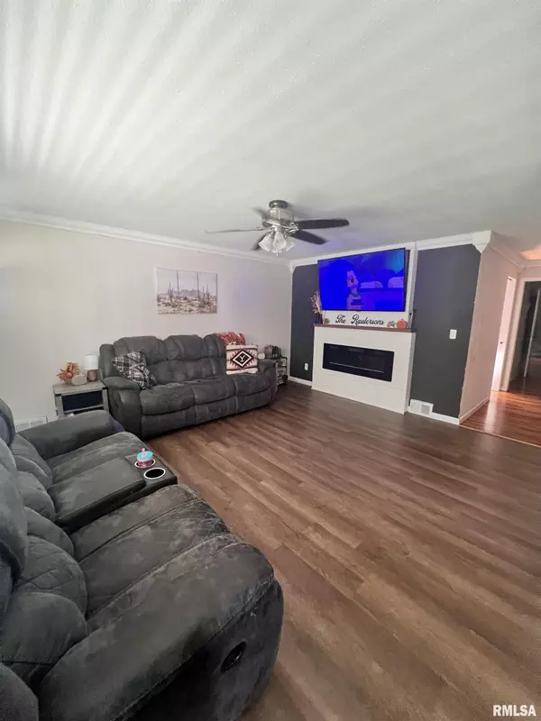 Anna, IL 62906,203 PLUM ST