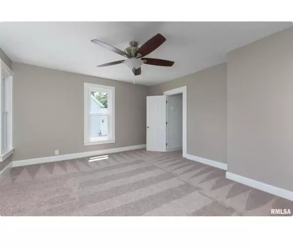 Davenport, IA 52803,2034 FARNAM ST
