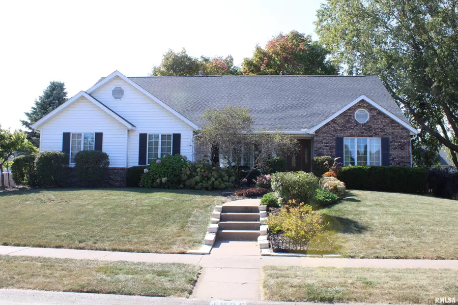 4906 FOX RIDGE RD, Bettendorf, IA 52722