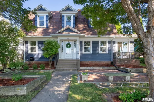 704 RIVER DR, Bettendorf, IA 52722