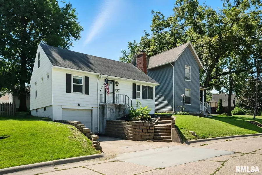 1315 CAROLINE AVE, Clinton, IA 52732