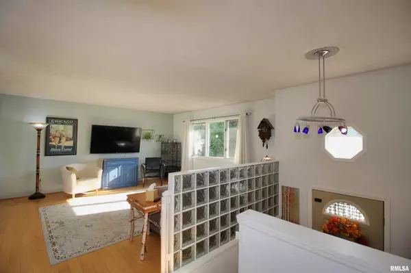 East Moline, IL 61244,3043 17TH Street Court