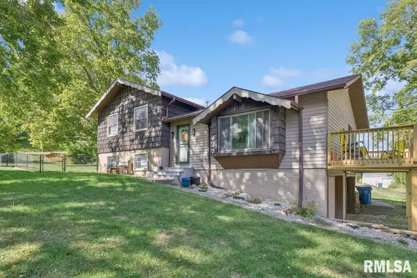 Le Claire, IA 52753,127 WALNUT ST